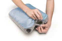 Cocoon Air Core Pillow Ul M, Light Blue Kussen -De Kampeerplek 3639411 799696117825 3
